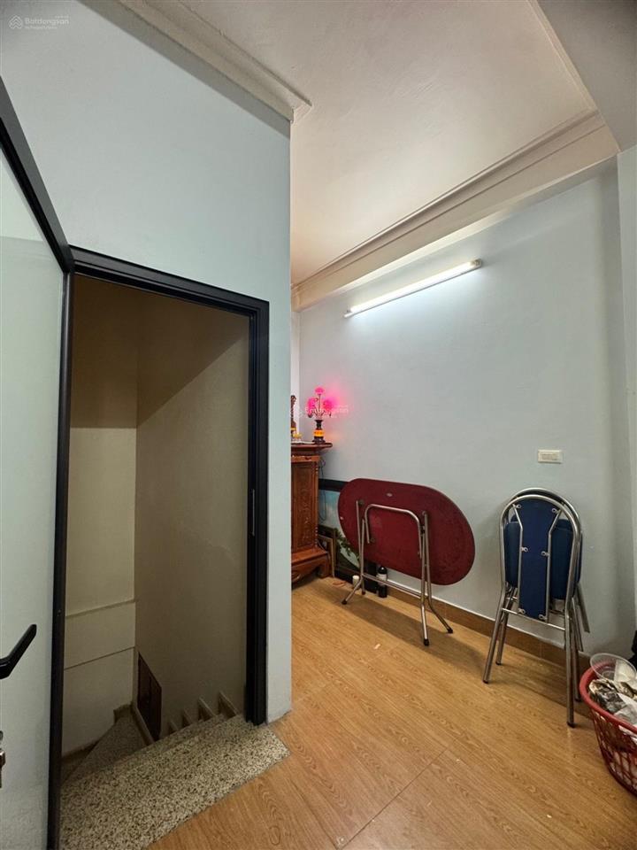 Cần bán gấp nhà 5 t dân xây full nội thất  thông các ngả  hồng tiến  trường các cấp giá 6,7 ty