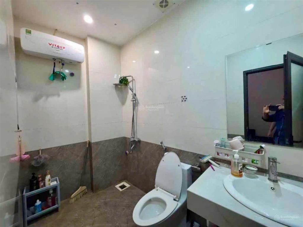 Cần bán gấp 5 tầng việt hưng lb  full nội thất xịn sò  giá 5,8 tỷ hiếm