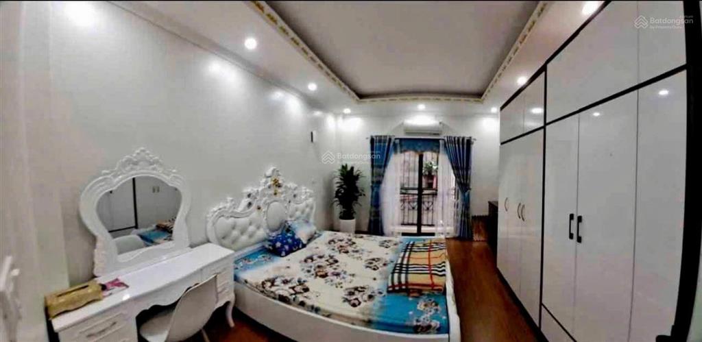 Cần bán gấp 5 tầng việt hưng lb  full nội thất xịn sò  giá 5,8 tỷ hiếm