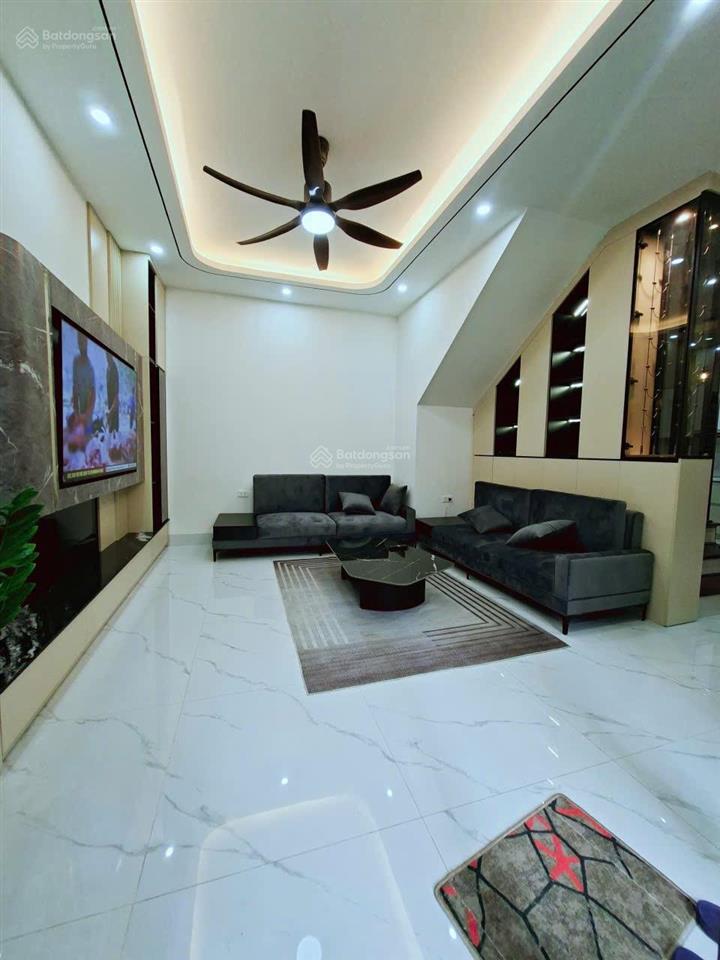 Nhà đẹp thang máy  nguyễn văn cừ  lâm hạ  lô góc  60m 5 phòng ngủ full nội thất  giá hơn 11 tỷ