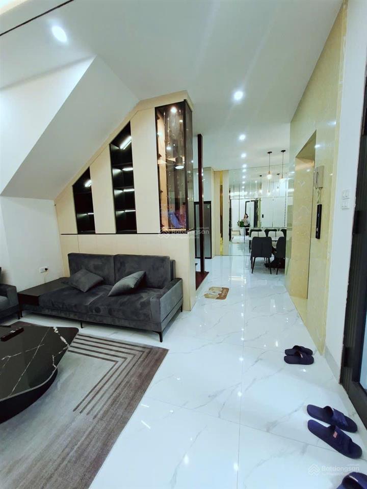Nhà đẹp thang máy  nguyễn văn cừ  lâm hạ  lô góc  60m 5 phòng ngủ full nội thất  giá hơn 11 tỷ