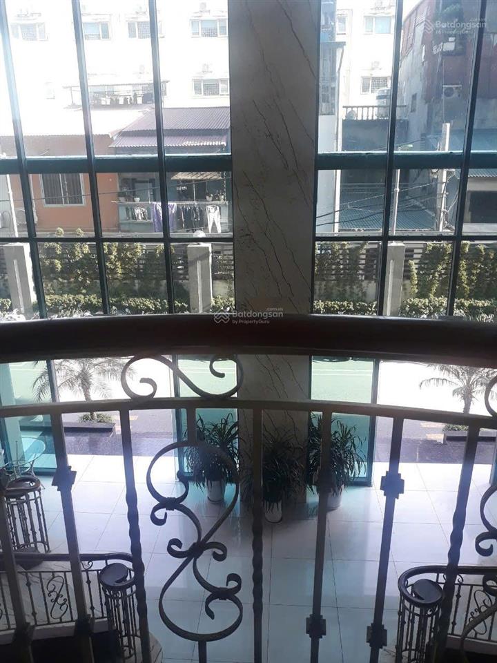 Cho thuê shophouse 110m2 tại mặt tiền sảnh thương mại tầng 1 one 18 ngọc lâm, giá tốt