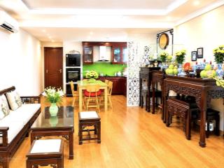 Chung cư cao cấp d2 giảng võ. lô góc, view ngã tư hồ giảng võ