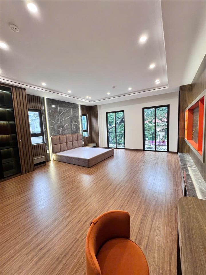 GIẢM 500 TRIỆU.Nhà xây mới, ở ngay, chân ga metro Cầu Diễn,không quy hoạch,thang