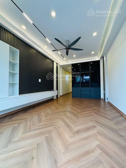 Nhà nguyễn văn linh  82m  6 tầng thang máy, ô tô tải tránh, kinh doanh tốt, gần aeon mall