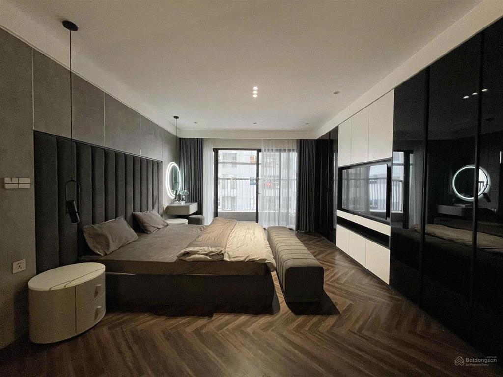 Chính chủ gửi bán căn hộ 162m2 tòa b thăng long no1, full nội thất, sổ đỏ sẵn  giá thị trường.