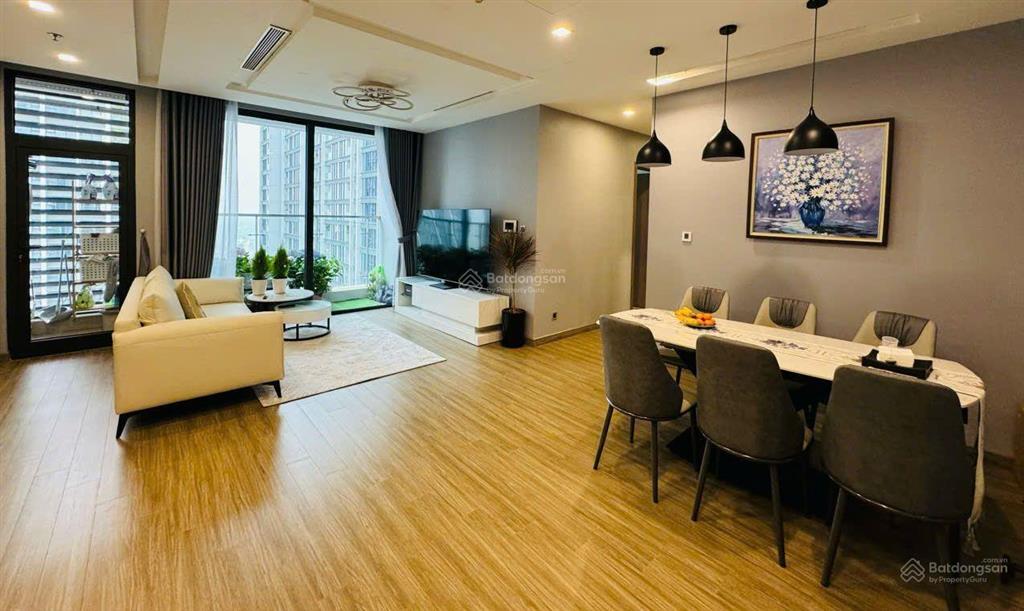 Gia đình mình cần bán căn hộ 3pn 2vs 111m2, căn góc tầng đẹp view 2 hồ tại vinhomes metropolis