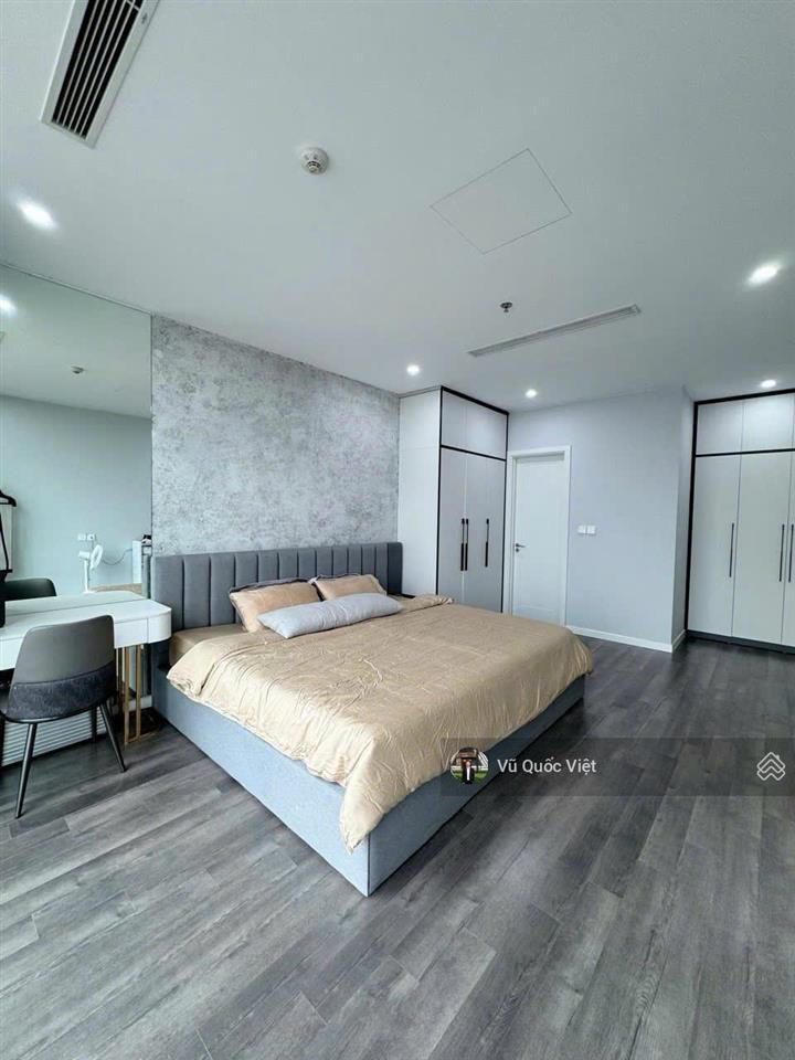 Bán căn hộ 131m2 3n2vs, full đồ, tầng trung, căn góc view trọn thành phố tại dự án the nine