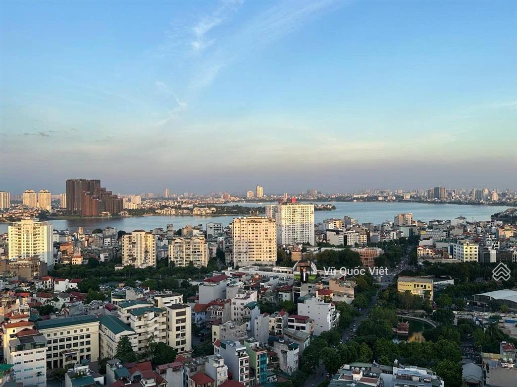 Chủ nhà gửi bán căn góc hoa hậu 102m2 view trực diện hồ tây dự án kosmo tây hồ,