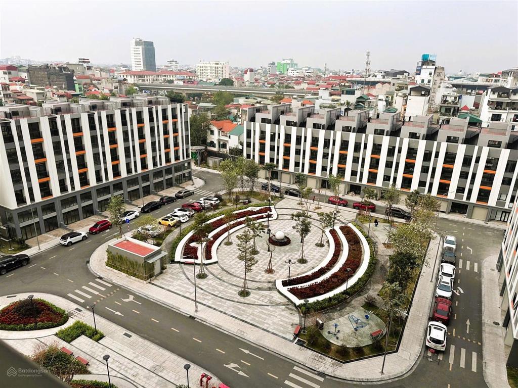 Chủ nhà cần bán gấp căn hộ 2pn 2vs 80m2 hoàng thành pearl, có slot ô tô  full nội thất