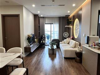 Chủ nhà cần bán gấp căn hộ 2pn 2vs 80m2 hoàng thành pearl, có slot ô tô  full nội thất