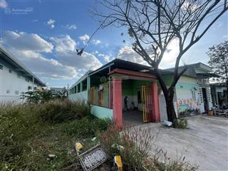 Bán đất tặng nhà ngay trung tâm kcn mỹ phước 3. dt 300m2, sổ sẵn sang tên liền, full 100% thổ cư