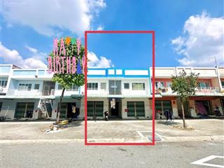 Chính chủ gửi bán cặp trọ dt 300m2 gần chợ đêm kcn bàu bàng, đường nhựa rộng 8m, sổ sẵn, full thổ