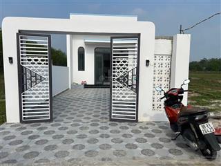 Bán căn nhà cấp 4 mới xây, dt 200m2, sổ sẵn, có thổ cư, ở chánh phú hoà cách chợ chánh lưu chỉ 2p