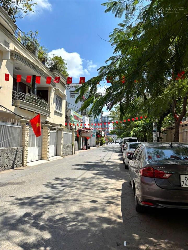 Bán nhà mới dtsd 160m2, mặt tiền 4m, nở hậu, có gara ôtô, lâm văn bền, chỉ 8.6 tỷ