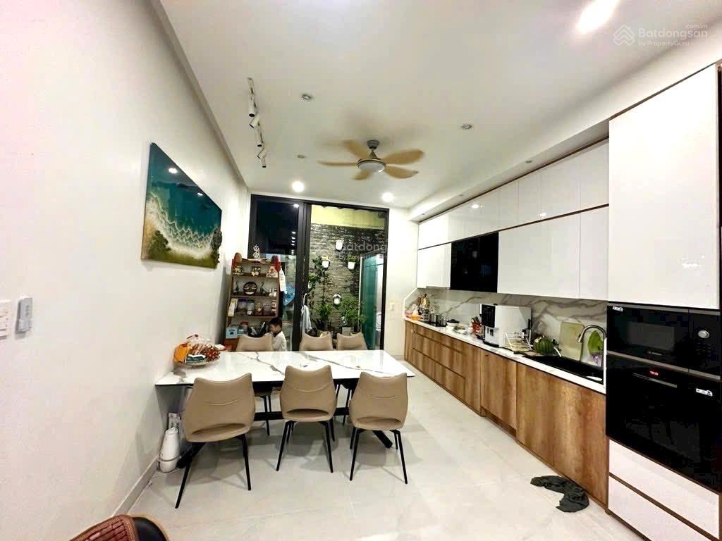 Bán nhà mới dtsd 160m2, mặt tiền 4m, nở hậu, có gara ôtô, lâm văn bền, chỉ 8.6 tỷ