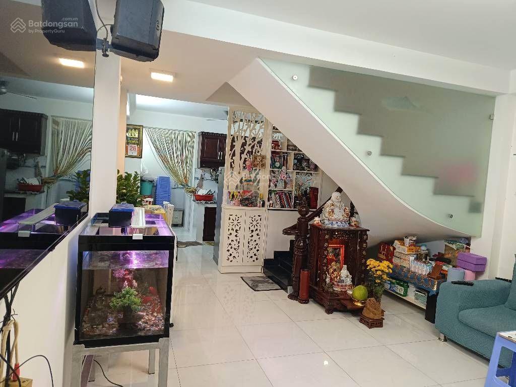 Bán nhà 4 tầng quận 7, dt 48m2, mặt tiền 4m, có 4 phòng ngủ, ngay cầu phú mỹ, nguyễn văn quỳ