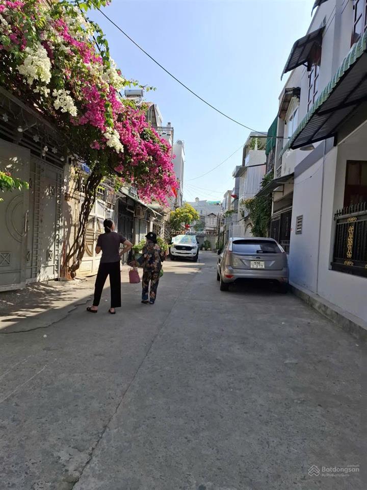 Bán nhà 4 tầng quận 7, dt 48m2, mặt tiền 4m, có 4 phòng ngủ, ngay cầu phú mỹ, nguyễn văn quỳ