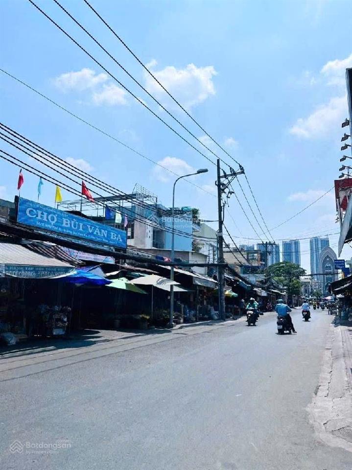 Bán nhà 3 tầng, có 4 phòng ngủ, sát hẻm xe hơi, bùi văn ba. 4.86 tỷ