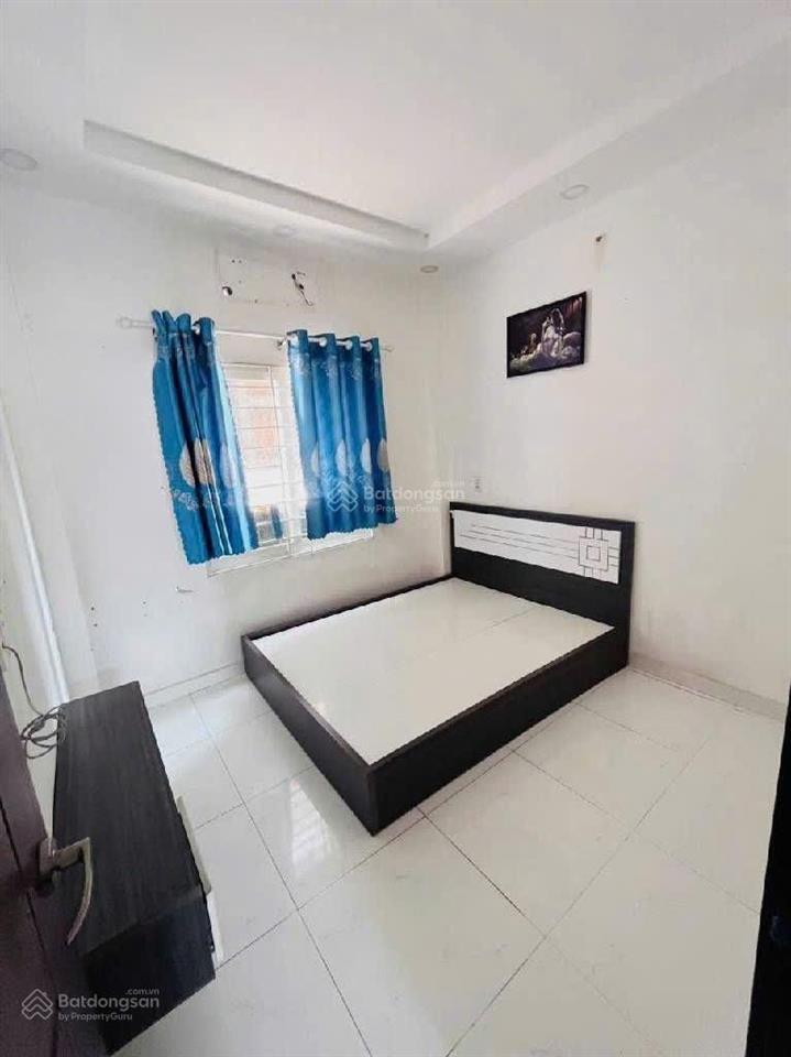Bán nhà 3 tầng, có 4 phòng ngủ, sát hẻm xe hơi, bùi văn ba. 4.86 tỷ