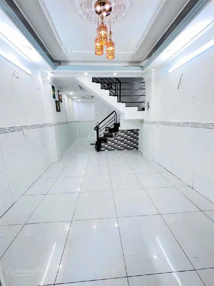 Bán nhà 3 tầng, có 4 phòng ngủ, sát hẻm xe hơi, bùi văn ba. 4.86 tỷ