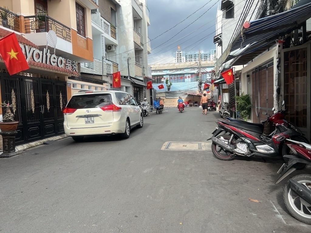 Bán nhà 3 tầng gần lotte vừa ở vừa kinh doanh, 2 ô tô tránh, giá 12.5 tỷ, đường nhựa 9m