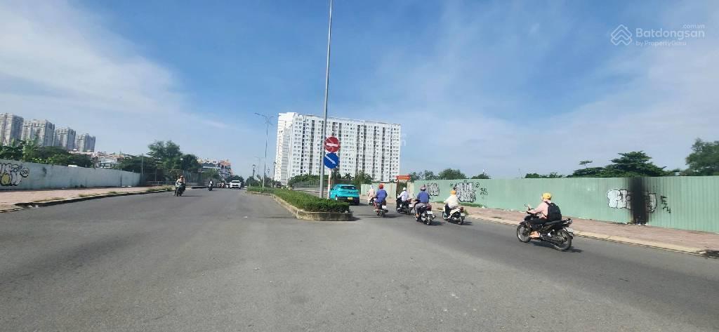 Bán nhà gần lotte cầu kênh tẻ, 3 phòng, hẻm xe hơi kề bên, phường tân hưng, giá 5.5 tỷ