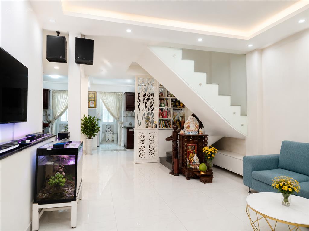 Bán nhà 4 tầng, 4 phòng, gần big c nguyễn thị thập, hẻm xe hơi kề bên, có sân phơi. giá 4,8 tỷ