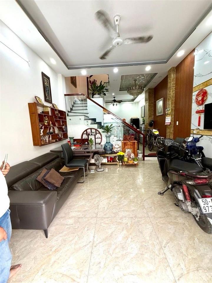 Bán nhà 3 tầng lâm văn bền, xe hơi 7 chỗ đậu cửa, mặt tiền hơn 4m, có sân thượng, giá 8.95 tỷ
