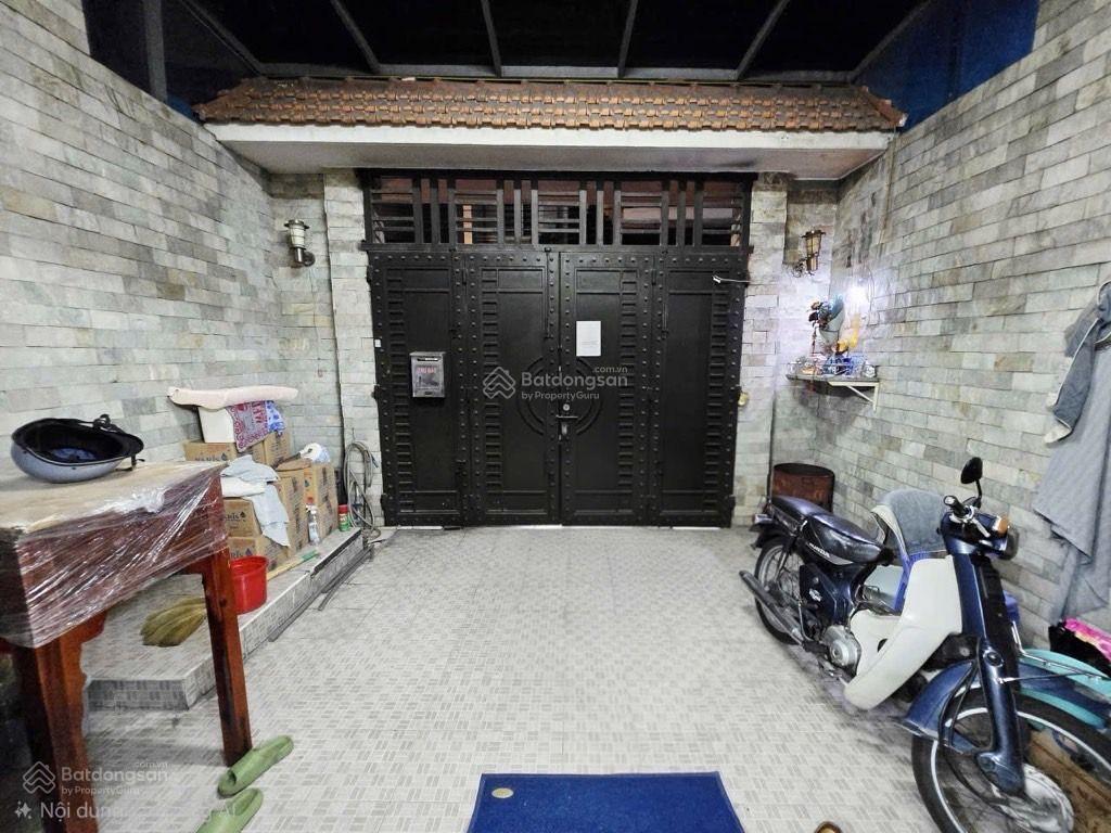 Mt ngay âu cơ  5.1x17 4 tầng 5pn  đường 12m  giá 12.4 tỷ.