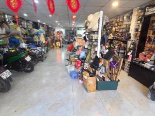 Nhà q. tân phú kề đầm sen  ngang lớn hơn 6m dt hơn 120m2  hẻm oto đậu ngày đêm. hơn 10 tỷ.