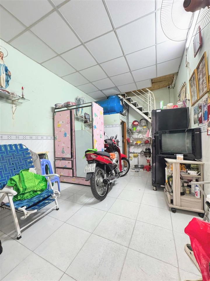Hàng kín và ngộp  4.3x16 68m2 cn  hẻm 8m thông khu sầm uất. tổng giảm ~1 tỷ, chỉ còn hơn 7 tỷ.