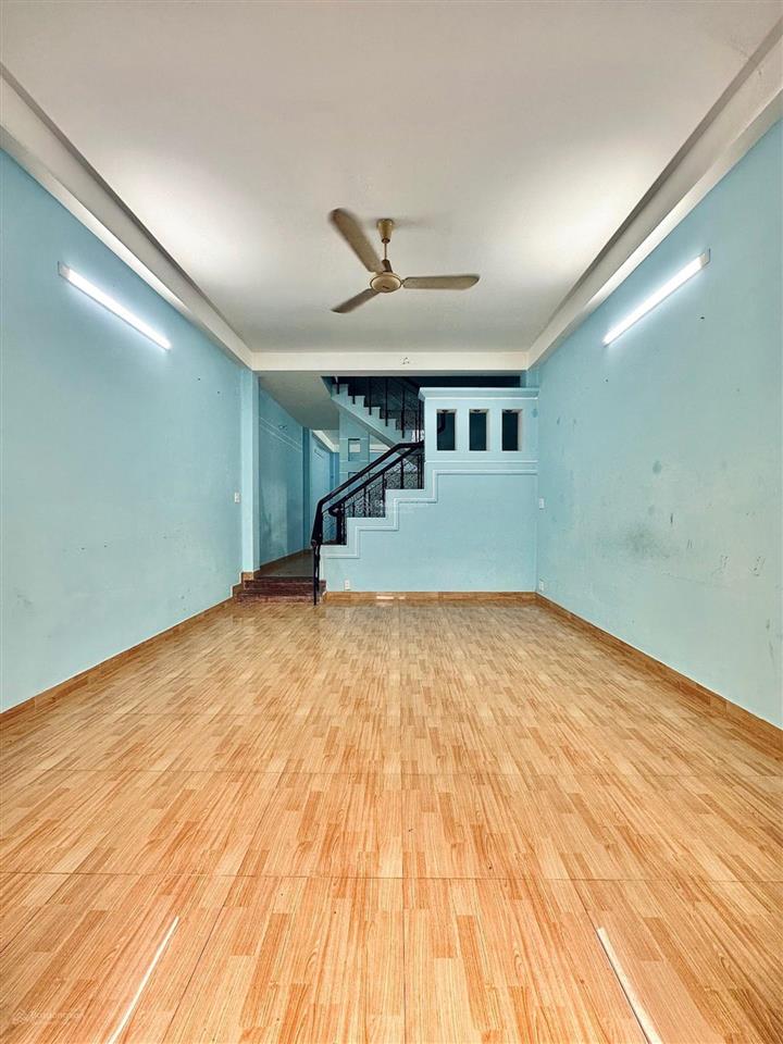 Hơn 7 tỷ, nhà đẹp ở ngay khu tân sơn nhì  4x15 vuông vức 3pn, hẻm 7m oto ngủ nhà.