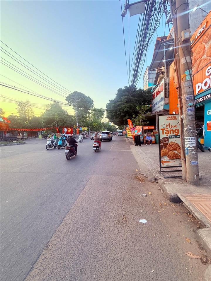 Mtkd tân phú kề thạch lam / thoại ngọc hầu  ngang lớn 6x28 153m2  chỉ hơn 110tr/m2.