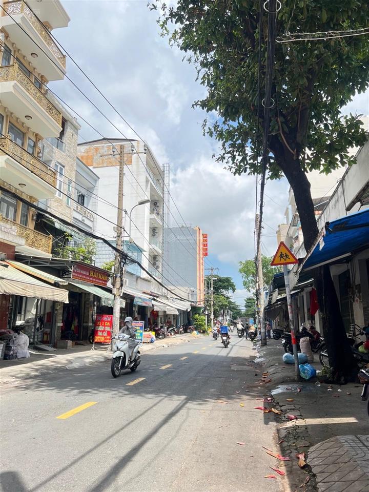 Mt phú thọ hòa  ngang lớn 8m vuông vức hiếm nhà bán. dt 135m2 chỉ hơn 20 tỷ.