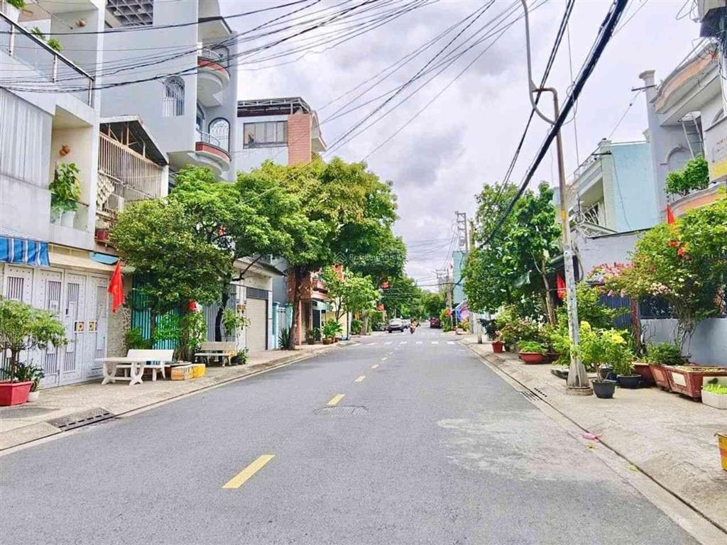 Tòa nhà 7 tầng mtkd khu họ lê q. tân phú  dt 6.1x19  thu 50tr/tháng  hơn 20 tỷ