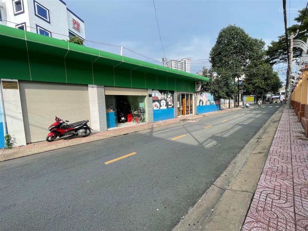 Khuôn đất hiếm 340m2  kề bên ubnd tân phú cũ  nhựa 8m thông thoại ngọc hầu. chào hơn 30 tỷ