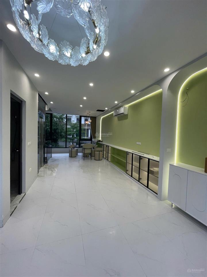 Cho thuê căn liền kề có thang máy vinhomes oecean park hà nội