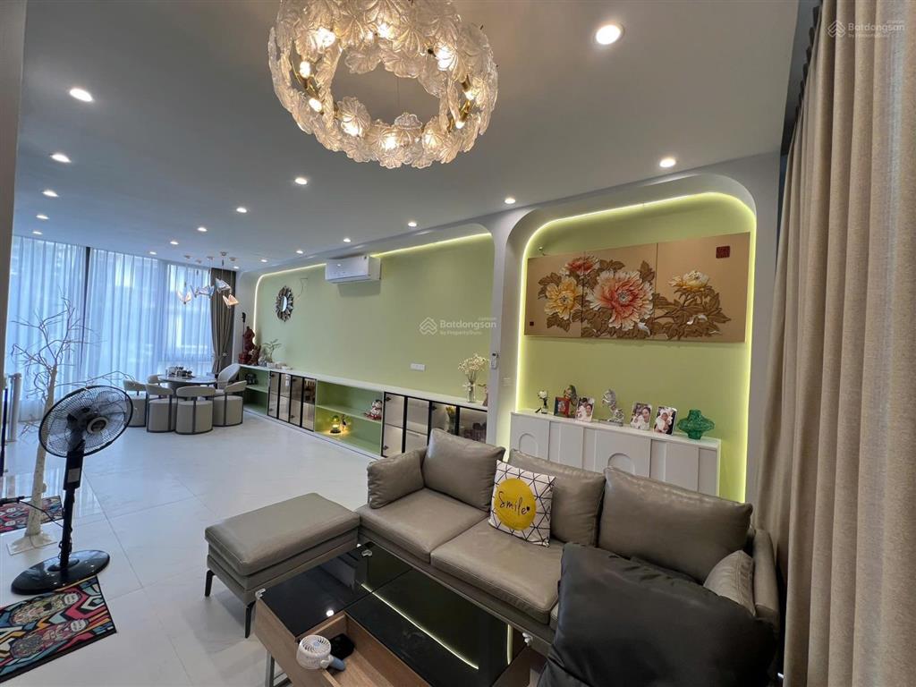 Cho thuê căn liền kề có thang máy vinhomes oecean park hà nội