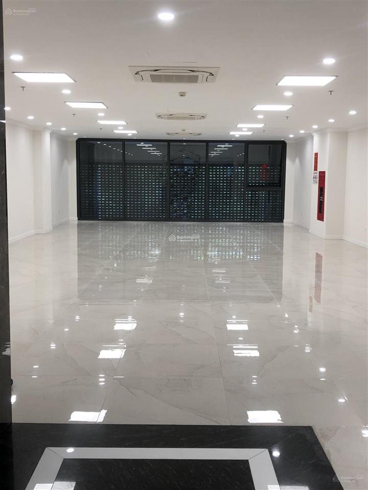 Cho thuê nhà mới đỗ quang 140m2 x 8 tầng, hầm, mt 8m, thông sàn, thang máy, pccc chuẩn, 80tr