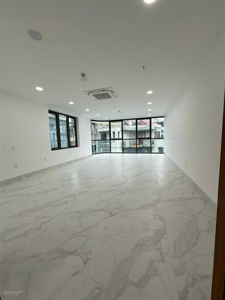 Chính chủ cho thuê nhà mới lạc long quân, xuân la 75m2x6t, mt 5m, thông sàn, thang máy, oto đỗ 28tr