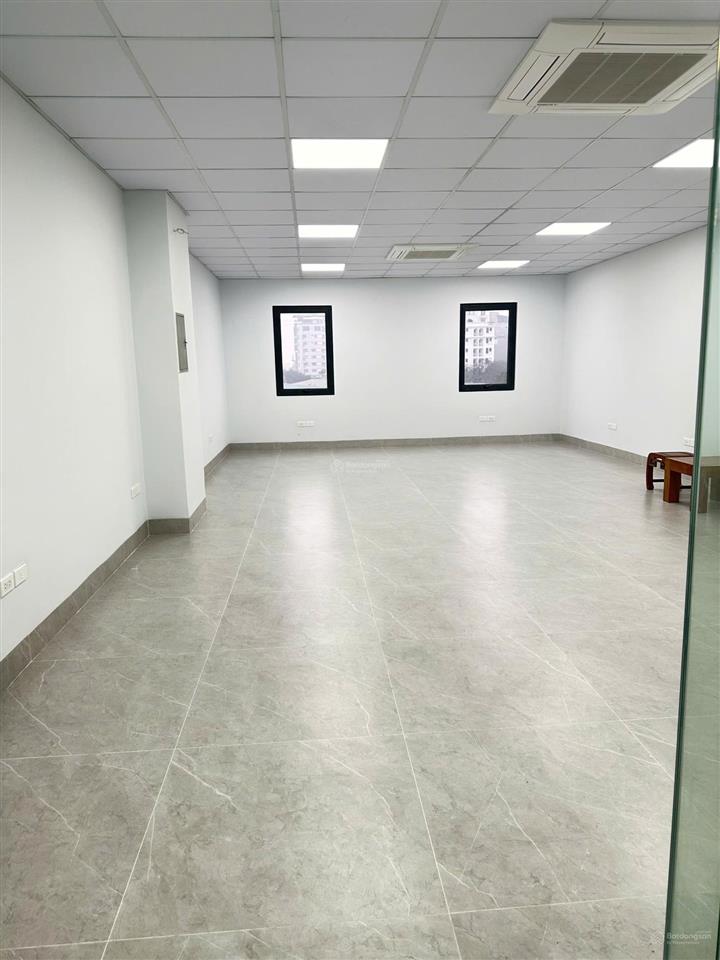 Chính chủ cho thuê nhà lô góc 2 mặt tiền 20m tại trung kính đôi, 80m2 x 5 tầng thông sàn, giá 35tr