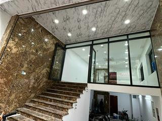 Chính chủ cho thuê nhà mới tinh vũ phạm hàm, 70mx6t, 1 hầm, thông sàn, thang máy, 35tr, oto đỗ cửa