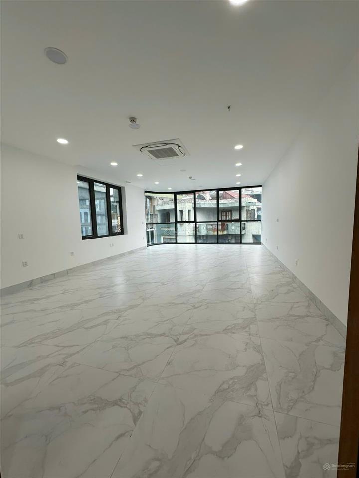 Cho thuê nhà mới nguyễn thị thập  trung hoà, 80m2x6t thang máy, thông sàn, ô tô đỗ thoải mái, 40tr