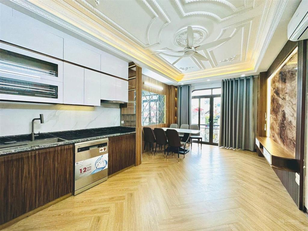 Cho thuê nhà phùng chí kiên  cầu giấy, 70mx5 tầng, thang máy, full nội thất cao cấp, oto đỗ, 30tr