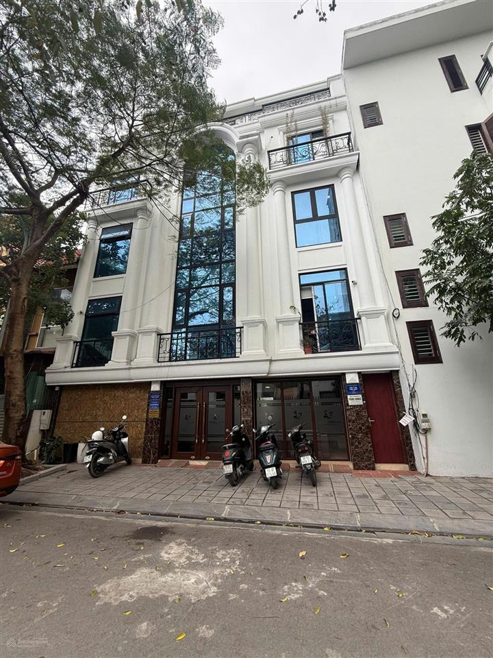 Cho thuê nhà mễ trì 140m2x5 tầng, mặt tiền 8m, thông sàn, thang máy, vỉa hè rộng, mọi mô hình, 60tr