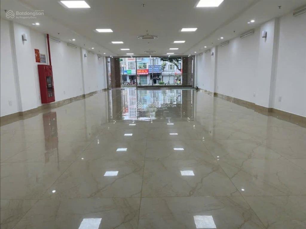 Cho thuê nhà mễ trì 140m2x5 tầng, mặt tiền 8m, thông sàn, thang máy, vỉa hè rộng, mọi mô hình, 60tr