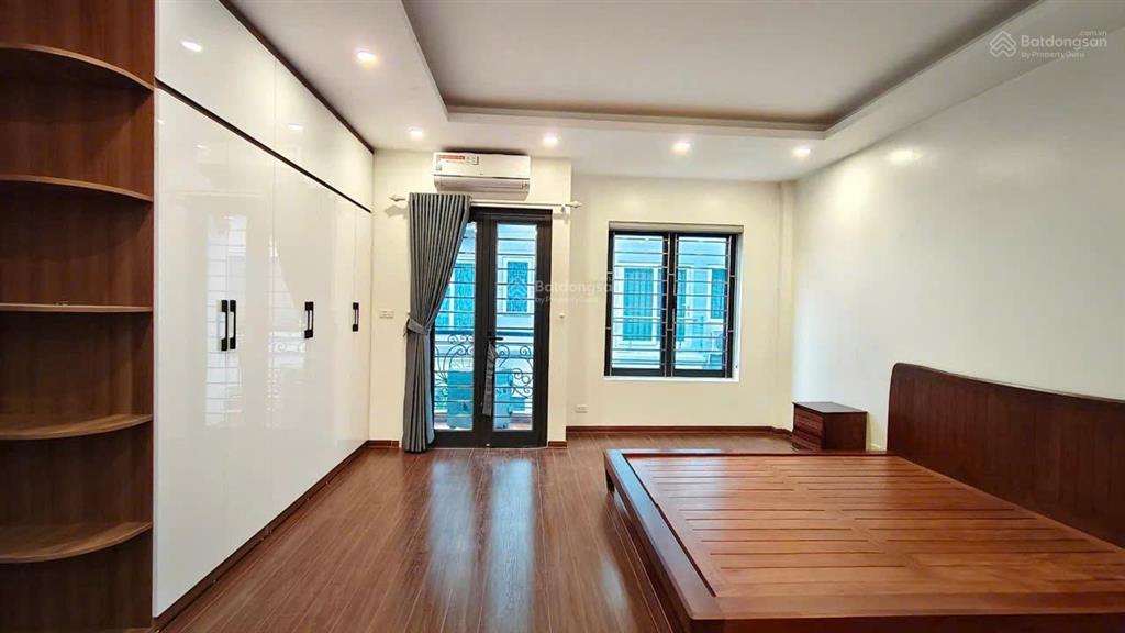 Cho thuê nhà lạc long quân  tây hồ, 65m x 5 tầng, mt 5m, thông sàn, thang máy, ngõ tô tải, 25tr