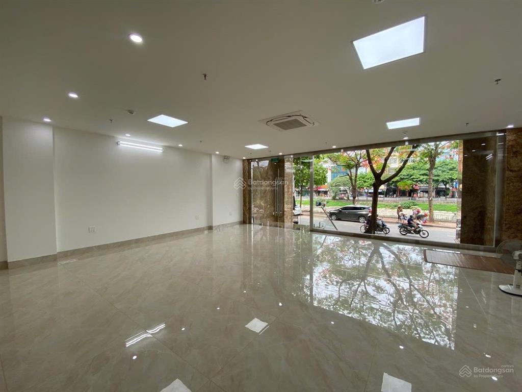 Cho thuê nhà mễ trì 140m2x5 tầng, mặt tiền 8m, thông sàn, thang máy, vỉa hè rộng, mọi mô hình, 60tr