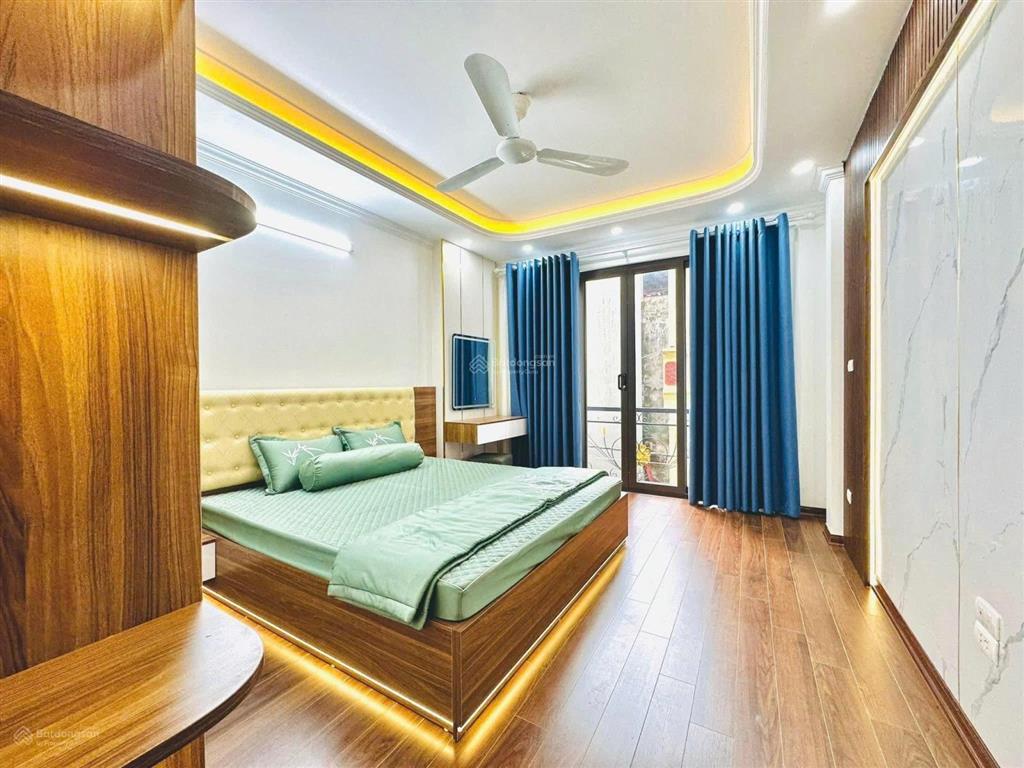Cho thuê nhà phùng chí kiên  cầu giấy, 70mx5 tầng, thang máy, full nội thất cao cấp, oto đỗ, 30tr